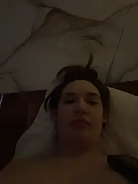 Holly Molii online show from 4, 4, 2026