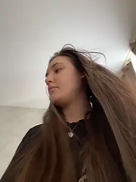 Holly Molii online show from 22, 4, 2026