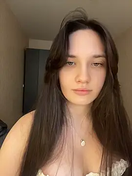 Holly Molii online show from 25, 6, 2026