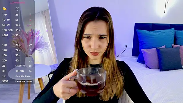 Alice Weiss online show from 4, 3, 2025