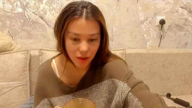 Snapshot of LunaXmii chatting on 19, 4, 2026 LunaXmii online show from 19, 4, 2026