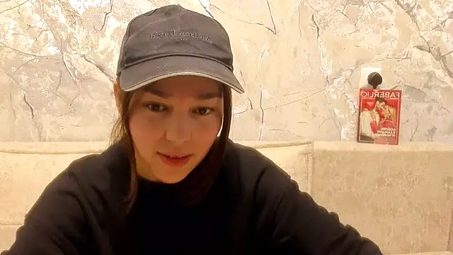 Snapshot of LunaXmii chatting on 23, 4, 2026 LunaXmii online show from 23, 4, 2026