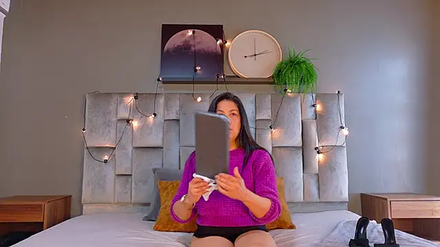 JaylaScott   online show from 11, 4, 2026