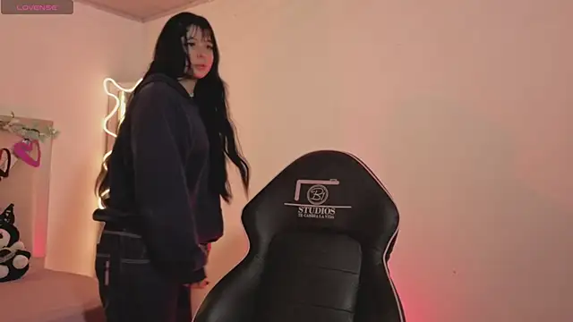 Snapshot of hina_tay chatting on 18, 12, 2025 hina tay online show from 18, 12, 2025