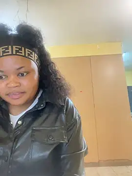 Snapshot of Curveysinaa chatting on 13, 1, 2025 Curveysinaa online show from 13, 1, 2025