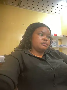 Snapshot of Curveysinaa chatting on 5, 2, 2025 Curveysinaa online show from 5, 2, 2025