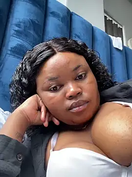 Snapshot of Curveysinaa chatting on 5, 2, 2025 Curveysinaa online show from 5, 2, 2025