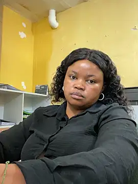 Snapshot of Curveysinaa chatting on 11, 2, 2025 Curveysinaa online show from 11, 2, 2025