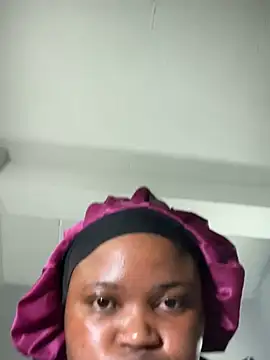 Snapshot of Curveysinaa chatting on 13, 2, 2025 Curveysinaa online show from 13, 2, 2025