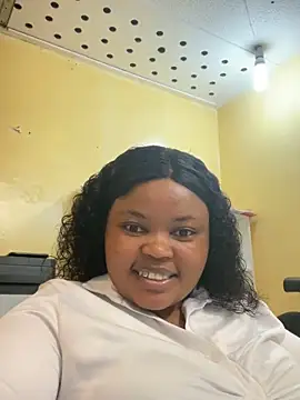 Snapshot of Curveysinaa chatting on 17, 2, 2025 Curveysinaa online show from 17, 2, 2025