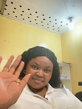 Snapshot of Curveysinaa chatting on 17, 2, 2025 Curveysinaa online show from 17, 2, 2025