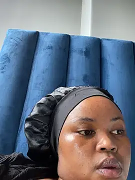 Snapshot of Curveysinaa chatting on 19, 2, 2025 Curveysinaa online show from 19, 2, 2025