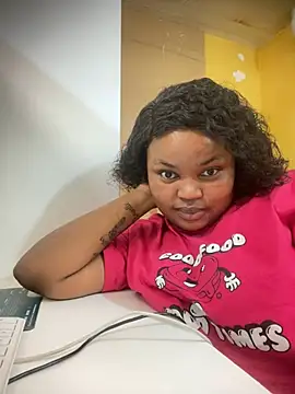 Snapshot of Curveysinaa chatting on 21, 2, 2025 Curveysinaa online show from 21, 2, 2025