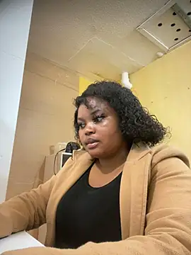 Snapshot of Curveysinaa chatting on 3, 3, 2025 Curveysinaa online show from 3, 3, 2025