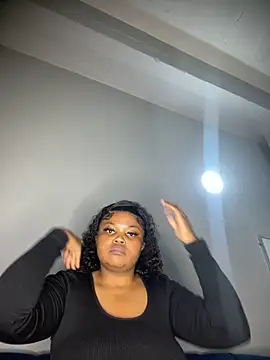 Snapshot of Curveysinaa chatting on 28, 9, 2025 Curveysinaa online show from 28, 9, 2025