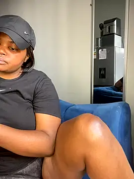 Snapshot of Curveysinaa chatting on 13, 11, 2025 Curveysinaa online show from 13, 11, 2025