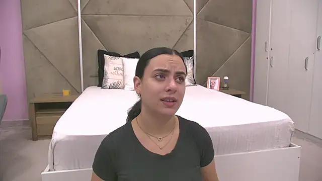 ElyzaIbarra online show from 12, 10, 2025