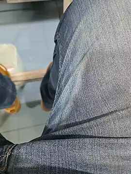 Snapshot of snorksk85 chatting on 4, 11, 2025 snorksk85 online show from 4, 11, 2025