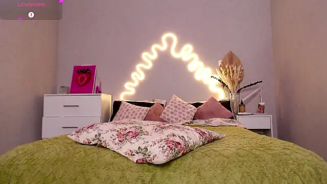 Snapshot of Red__Candy chatting on 1, 12, 2024 Red Candy online show from 1, 12, 2024