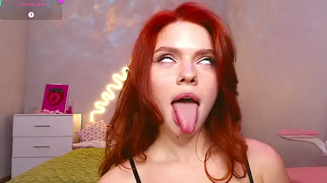 Snapshot of Red__Candy chatting on 15, 12, 2024 Red Candy online show from 15, 12, 2024