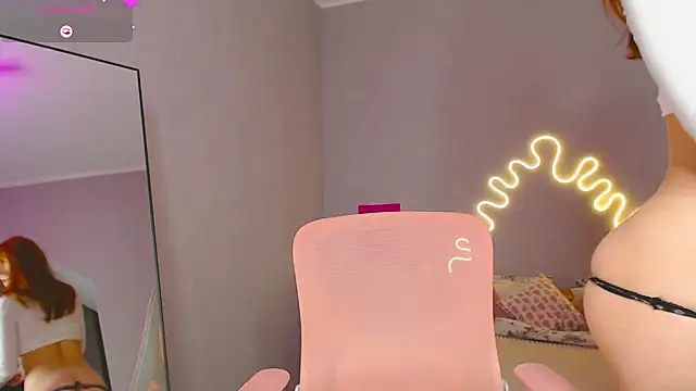 Snapshot of Red__Candy chatting on 9, 2, 2025 Red Candy online show from 9, 2, 2025