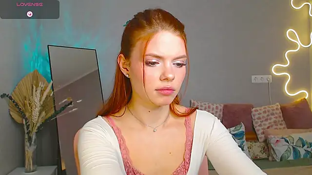 Snapshot of Red__Candy chatting on 8, 3, 2025 Red Candy online show from 8, 3, 2025