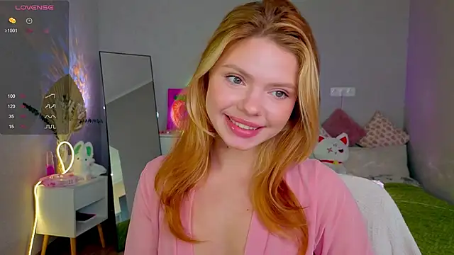 Snapshot of Red__Candy chatting on 7, 10, 2025 Red Candy online show from 7, 10, 2025