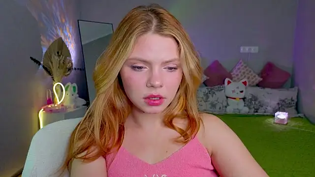 Snapshot of Red__Candy chatting on 9, 10, 2025 Red Candy online show from 9, 10, 2025