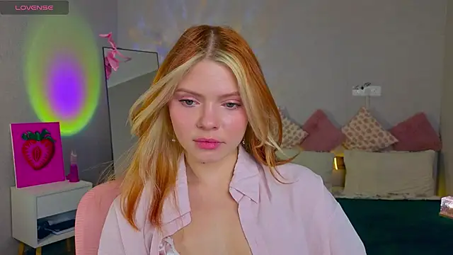 Snapshot of Red__Candy chatting on 23, 11, 2025 Red Candy online show from 23, 11, 2025