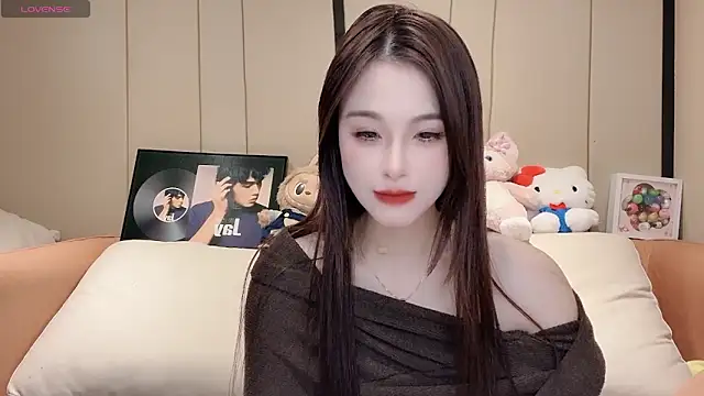 Snapshot of Neyllar chatting on 2, 2, 2025 Neyllar online show from 2, 2, 2025