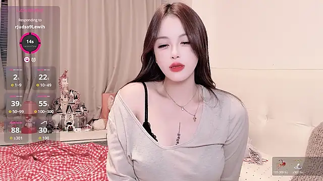 Snapshot of Neyllar chatting on 3, 11, 2025 Neyllar online show from 3, 11, 2025