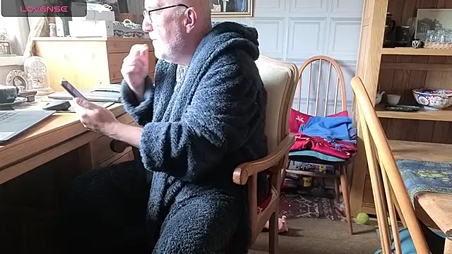 Adamdaddybear online show from 19, 9, 2025