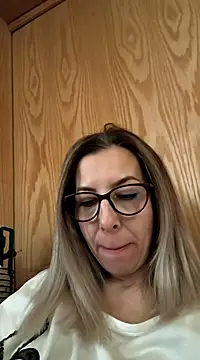 Snapshot of SukyGirl chatting on 8, 1, 2025 SukyGirl online show from 8, 1, 2025