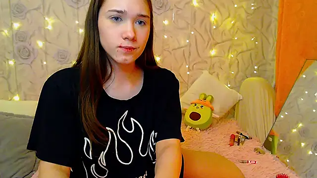 fluffy kitty  online show from 30, 10, 2025