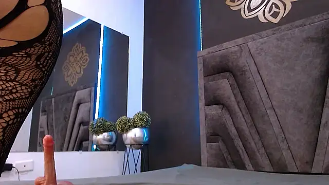 stefany bro online show from 4, 3, 2025