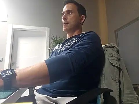 Snapshot of Lucas___81 chatting on 27, 10, 2025 Lucas 81 online show from 27, 10, 2025