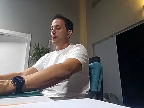 Snapshot of Lucas___81 chatting on 3, 11, 2025 Lucas 81 online show from 3, 11, 2025