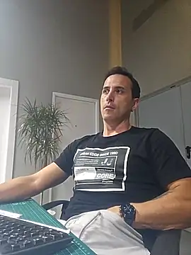 Snapshot of Lucas___81 chatting on 12, 11, 2025 Lucas 81 online show from 12, 11, 2025