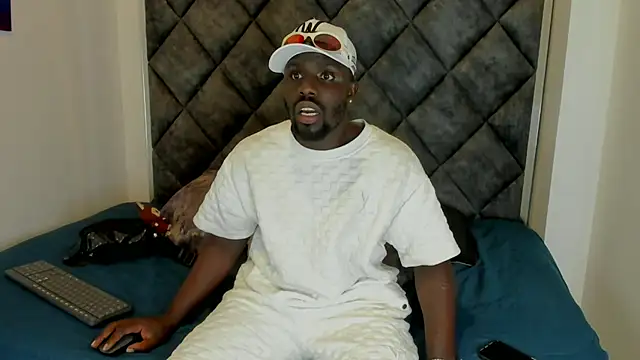 Snapshot of Latrellx7 chatting on 3, 10, 2025 Latrellx7 online show from 3, 10, 2025