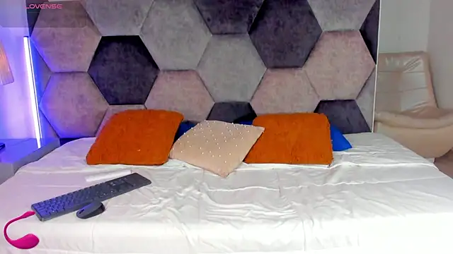 Latrellx7 online show from 5, 3, 2026