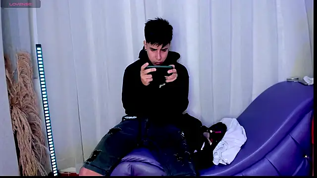 Yourslust  online show from 20, 11, 2025