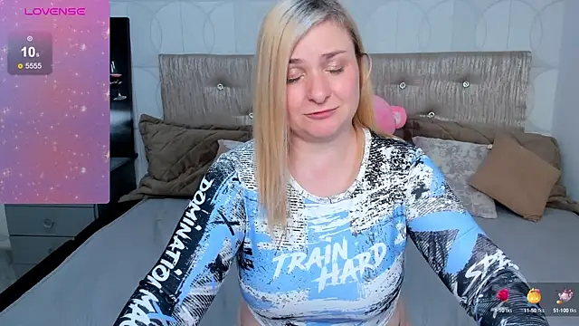 Snapshot of AnnaXCherri chatting on 7, 2, 2025 AnnaXCherri online show from 7, 2, 2025