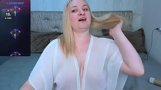 Snapshot of AnnaXCherri chatting on 28, 2, 2025 AnnaXCherri online show from 28, 2, 2025