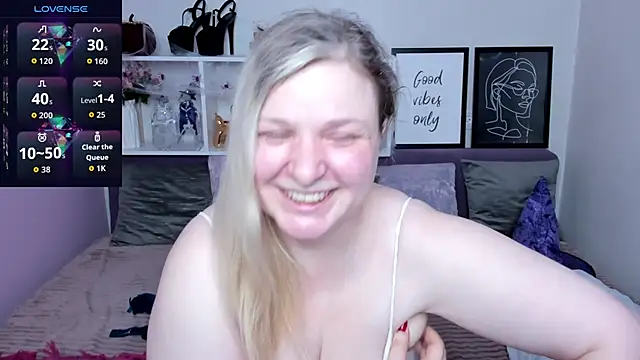 Snapshot of AnnaXCherri chatting on 22, 10, 2025 AnnaXCherri online show from 22, 10, 2025