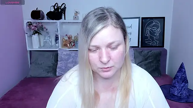 Snapshot of AnnaXCherri chatting on 31, 10, 2025 AnnaXCherri online show from 31, 10, 2025