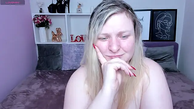 Snapshot of AnnaXCherri chatting on 7, 11, 2025 AnnaXCherri online show from 7, 11, 2025