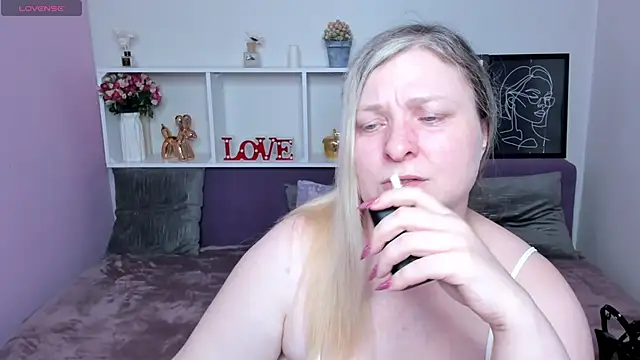 Snapshot of AnnaXCherri chatting on 10, 11, 2025 AnnaXCherri online show from 10, 11, 2025