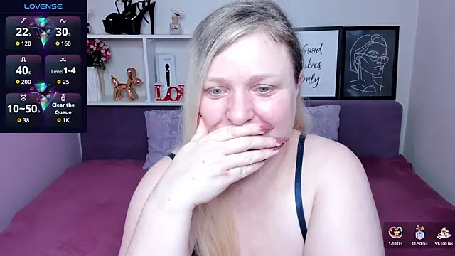 Snapshot of AnnaXCherri chatting on 17, 11, 2025 AnnaXCherri online show from 17, 11, 2025