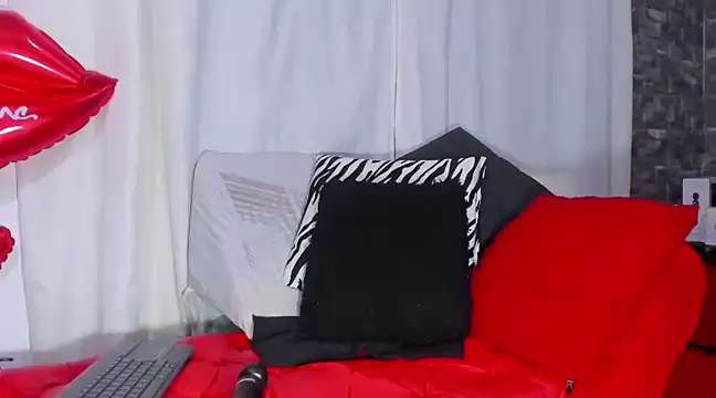 Snapshot of Xiomara-Suarez chatting on 25, 2, 2025 Xiomara-Suarez online show from 25, 2, 2025