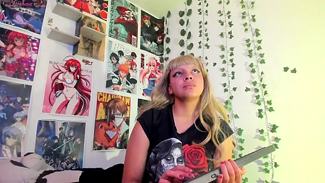 Snapshot of miku_katsuragi chatting on 5, 12, 2024 miku katsuragi online show from 5, 12, 2024